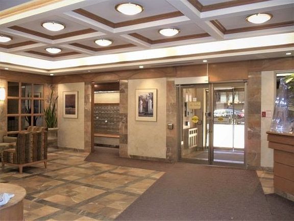 4th image of 25 Grenville St #2307