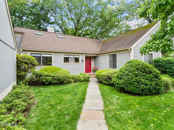 622 W Lyon Farm Dr, Greenwich, CT 06831