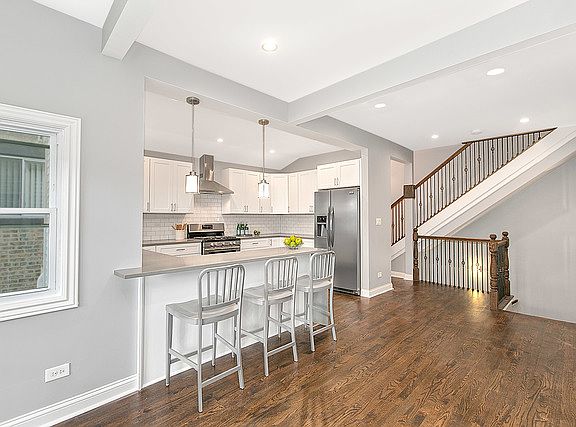 4th image of 6303 W Warwick Ave