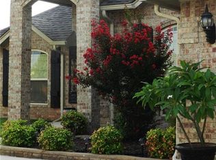 1904 Mead Ln, Moore, OK 73170