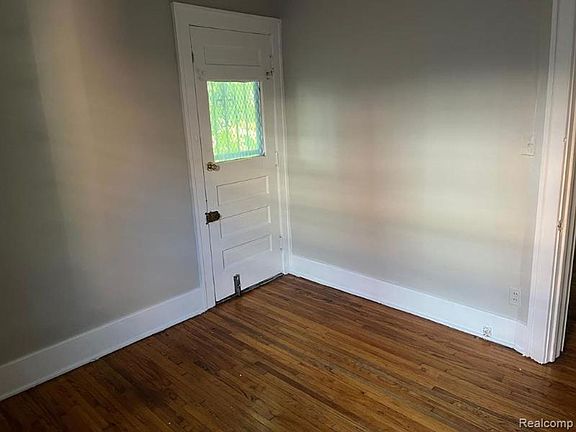 4th image of 13329-13331 Averhill Ct #13329