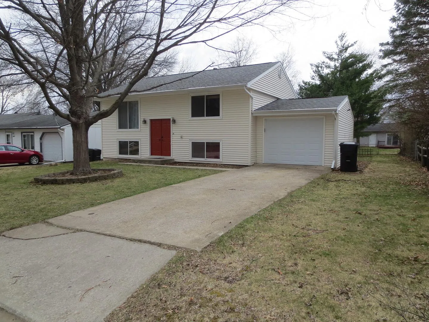 1409 Essex Ct photo 1