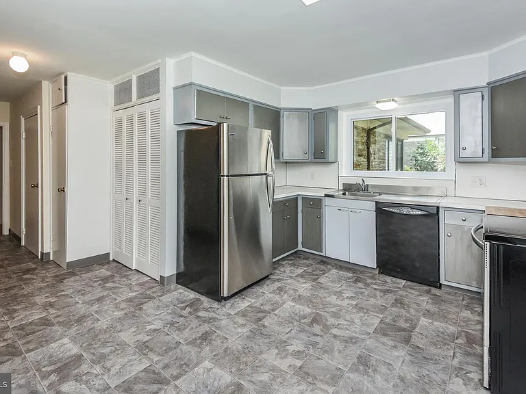8104 Heacock Ln — Photo 7