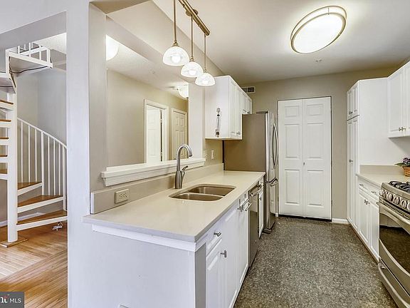 3rd image of 10012 Vanderbilt Cir APT 11