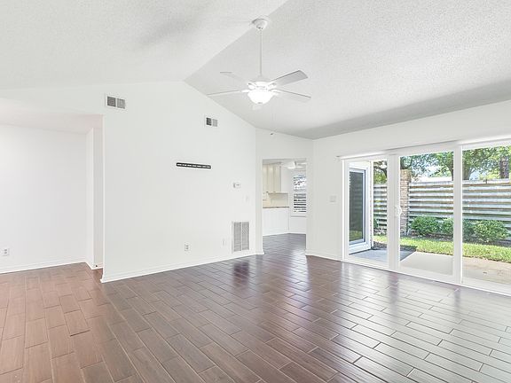 5th image of 1241 Deerwood Dr
