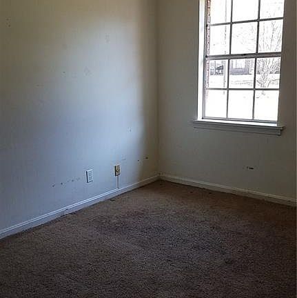4th image of 2608 Deerfield Ln