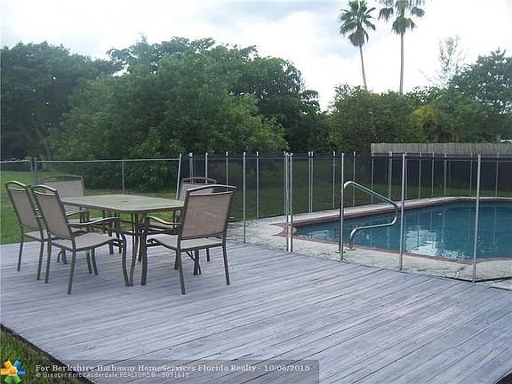2nd image of 11093 Glenwood Dr