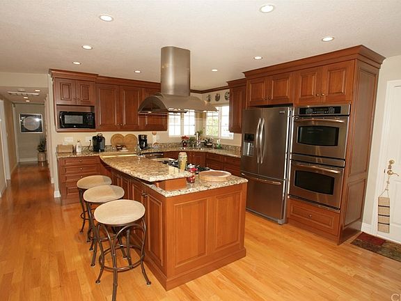 3rd image of 12181 Amethyst Cir