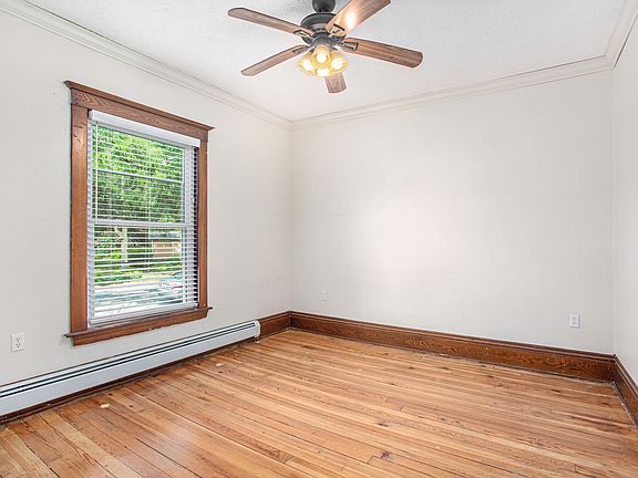 5th image of 906 Pine Ave NW #1