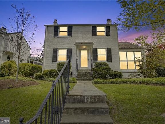 3rd image of 1623 Patrick Henry Dr