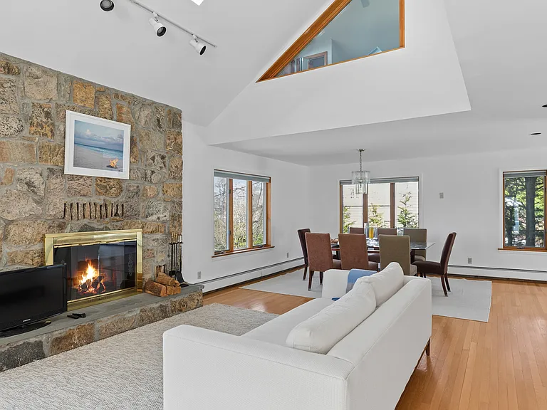 18 Noyac Harbor Rd — Photo 9
