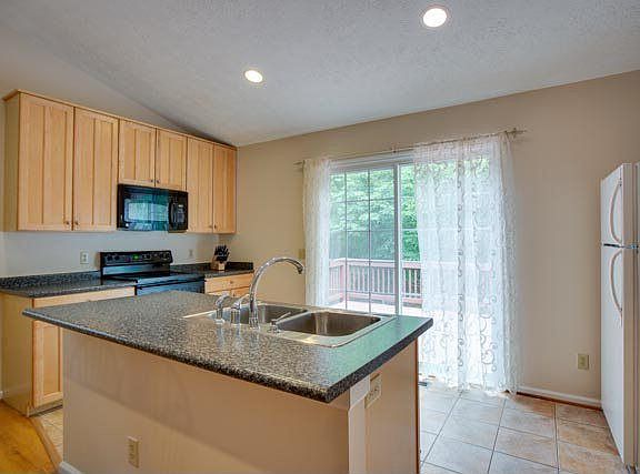 2nd image of 157 Red Fox Ct