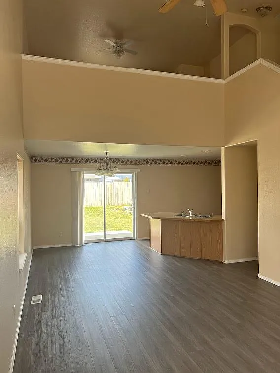 3 bed, 2.5 bath, 1536 sqft, $2,300 — Photo 2