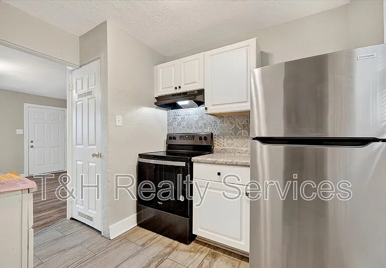 4924 Farrington Ave — Photo 13