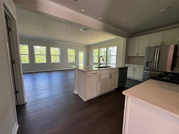 3rd image of 1075 River Glade Ln