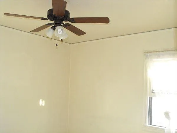 410 W Walnut St — Photo 20