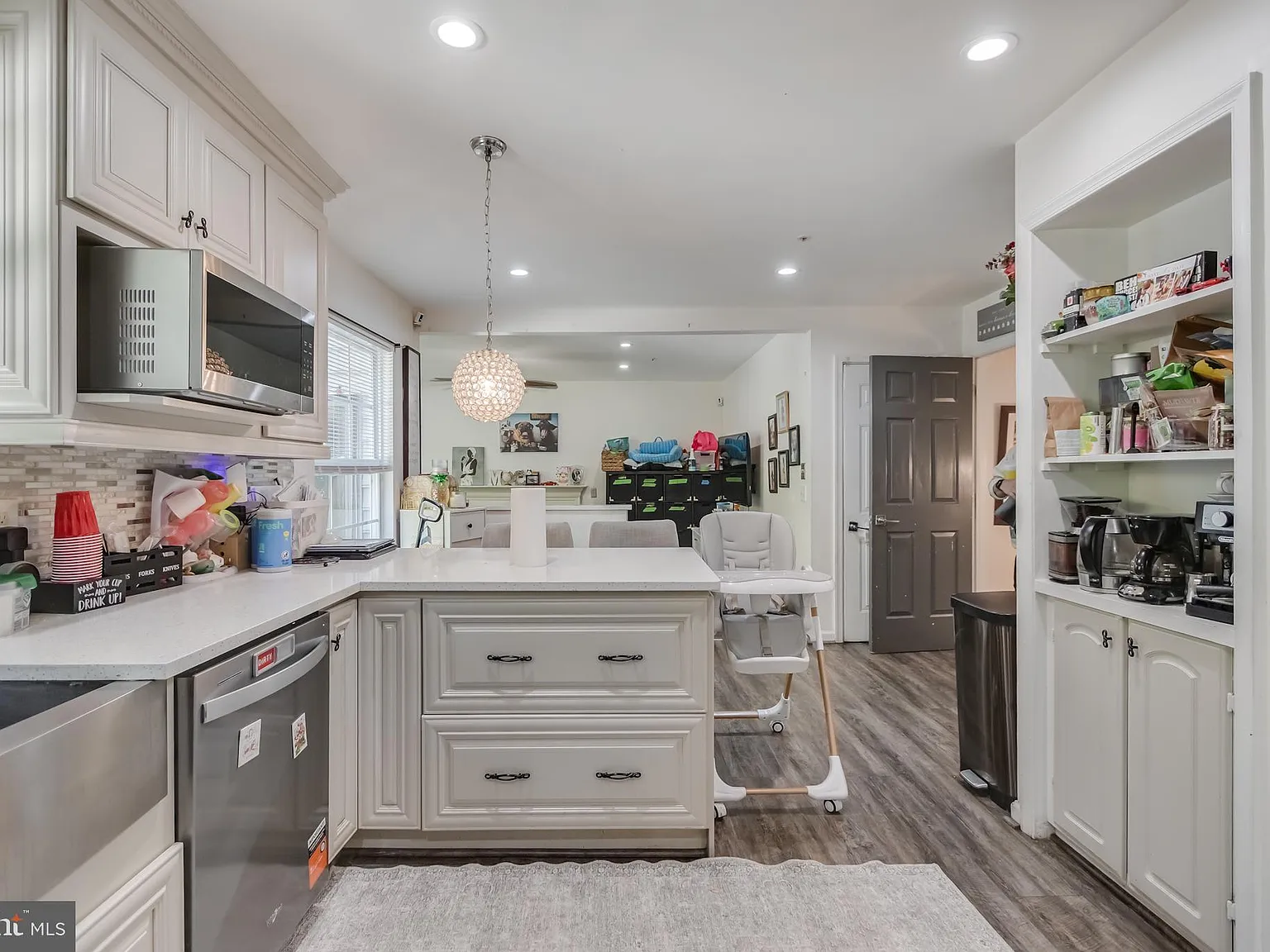 4 bed, 3.5 bath, 3120 sqft, $3,900 — Photo 3