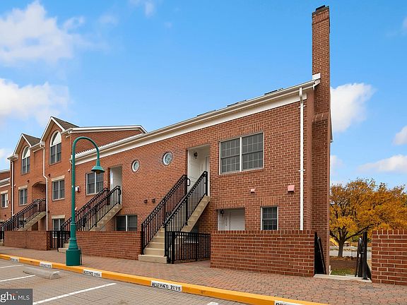 5th image of 6916 Fairfax Dr Unit 300