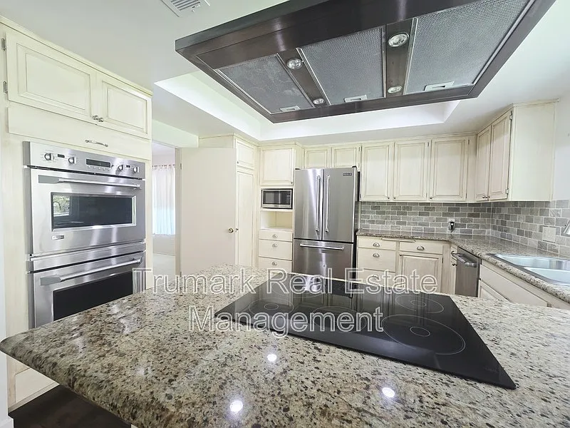 2 bed, 2.0 bath, 1834 sqft, $6,295 — Photo 4