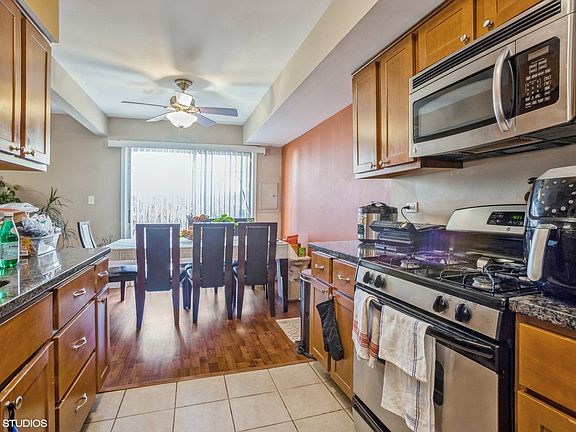 3rd image of 511 East Ave Unit 511