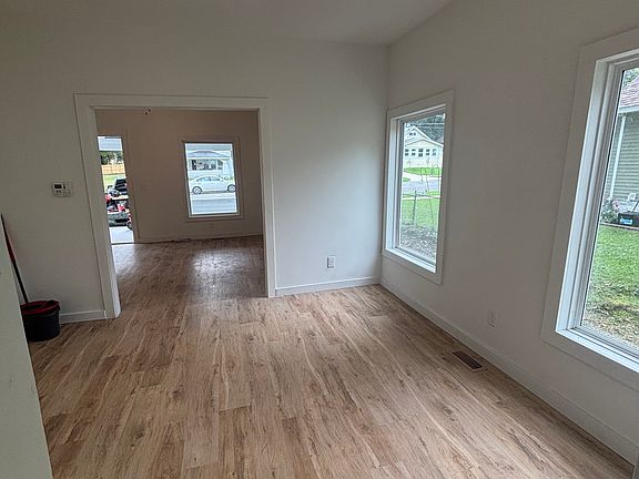 5th image of 96 Burr St