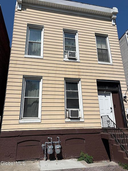 2nd image of 451 3rd Street