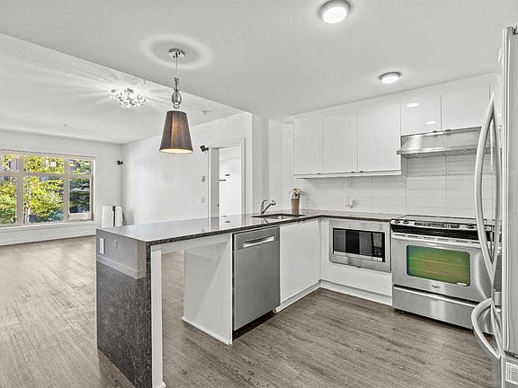 3rd image of 25 E Aspenmont Hts SW #103