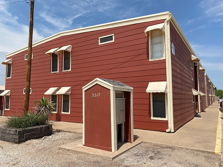 Sandpiper Apartments & Storage — Photo 3