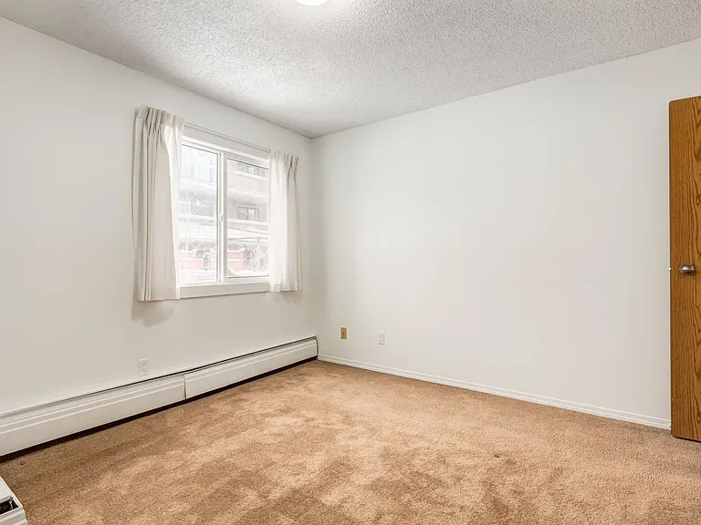 2404 16a St SW — Photo 28