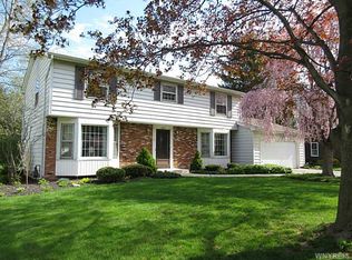 623 Sandlewood Dr, Lewiston, NY 14092
