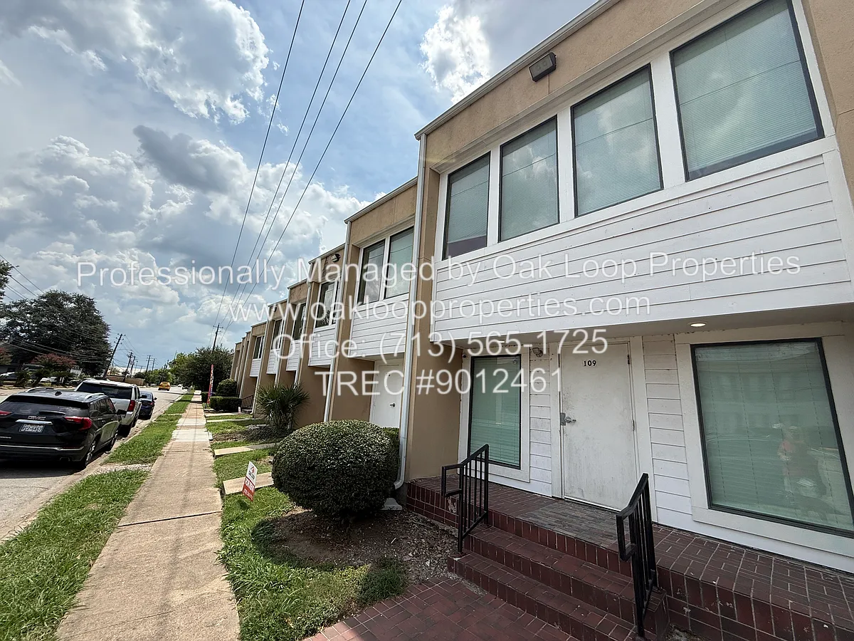 Building Photo - 2724 Crossview Dr #208