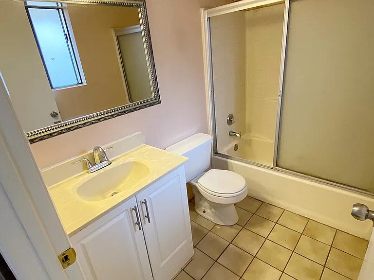 2475 Cedar Ave #D — Photo 10