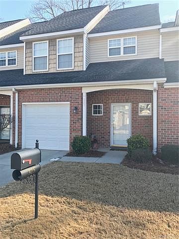 1st image of 325 Valley Brook Ln SE