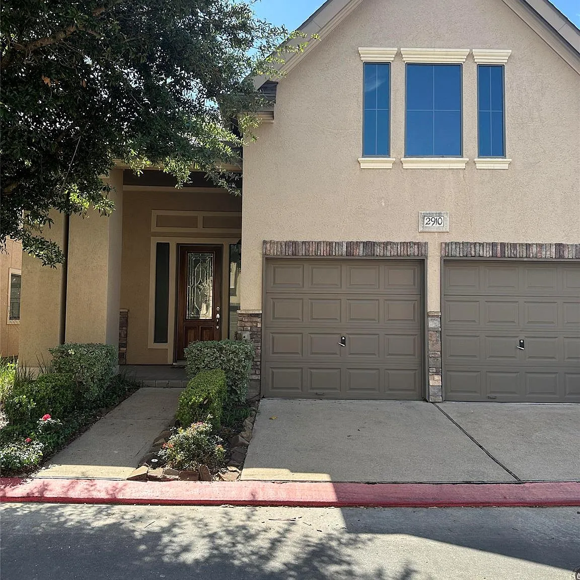 2 bed, 2.0 bath, 2244 sqft, $2,600 — Photo 2
