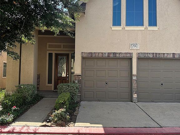 2nd image of 2910 Royal Oaks Grv