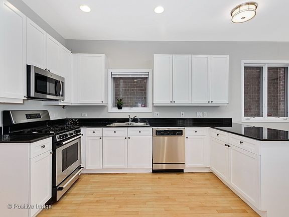 3rd image of 1227 N Greenview Ave #1