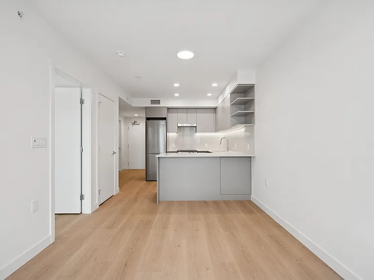 5670 Cambie St — Photo 72
