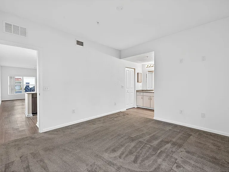 Mirage Bay Apartments — Photo 44