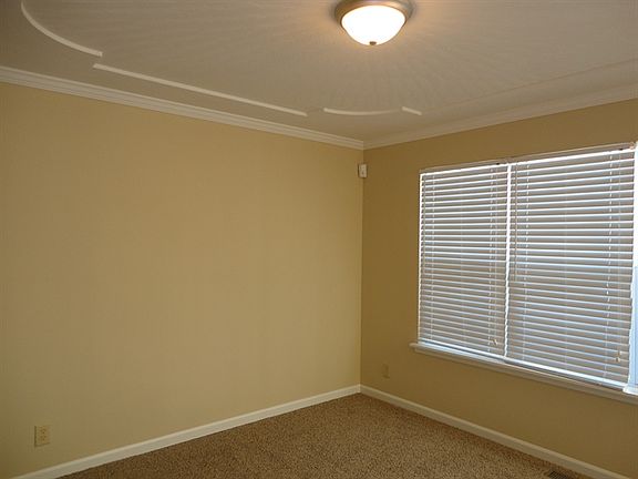 4th image of 320 W Columbine Ln