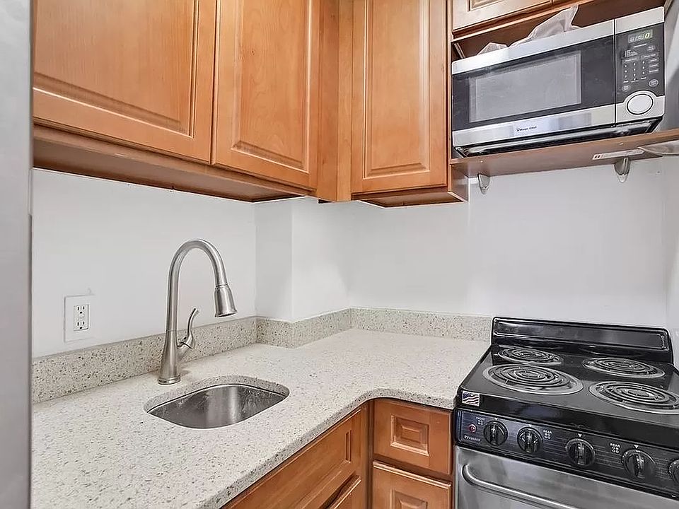 2nd image of 316 Lexington Ave APT 2R