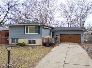 3615 12th Ave N, Grand Forks, ND 58203