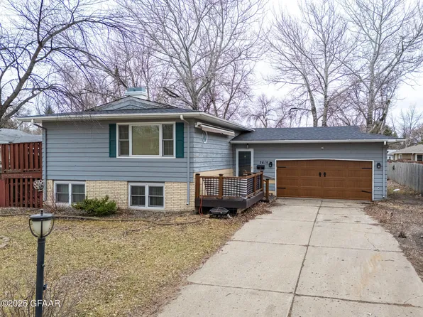 3615 12th Ave N, Grand Forks, ND 58203
