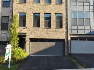 42281 Crawford Ter, Ashburn, VA 20148