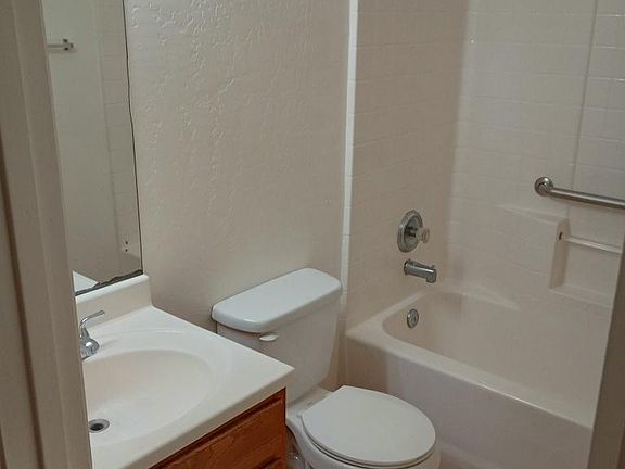 5th image of 403 N Sunshine Blvd #A