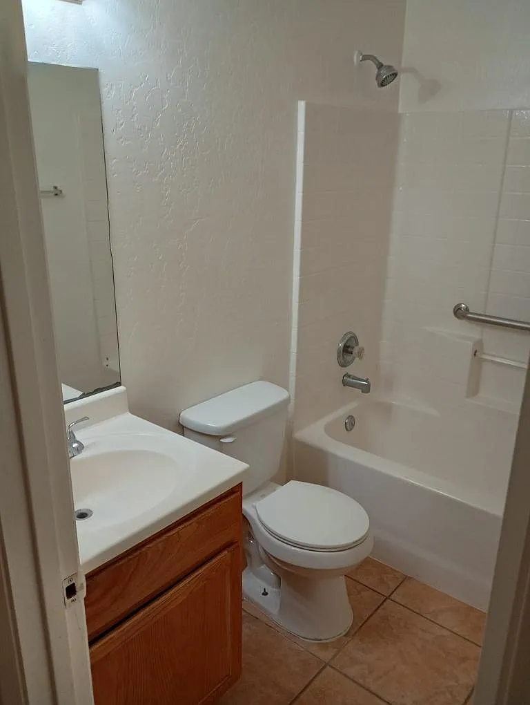 Building Photo - 403 N Sunshine Blvd #A