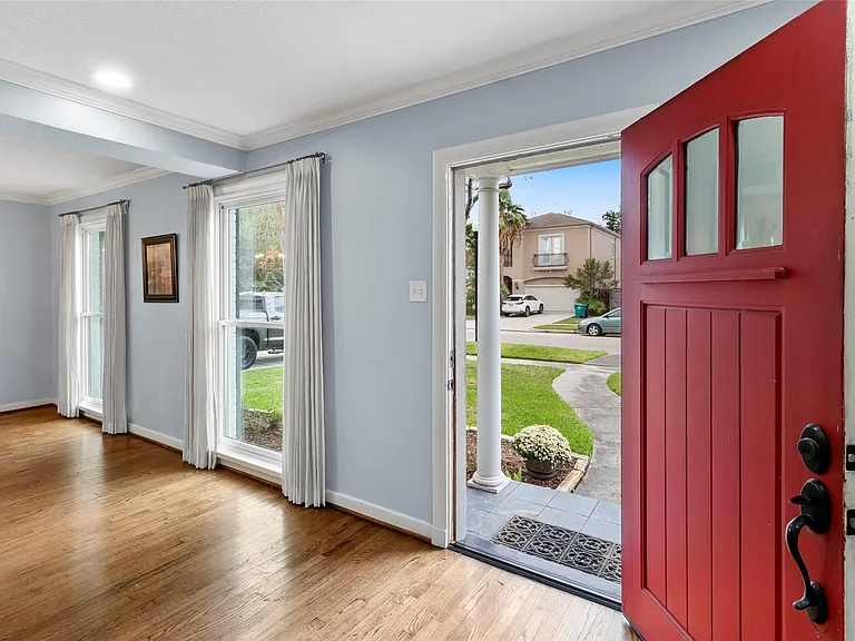 2337 Sheridan St — Photo 4
