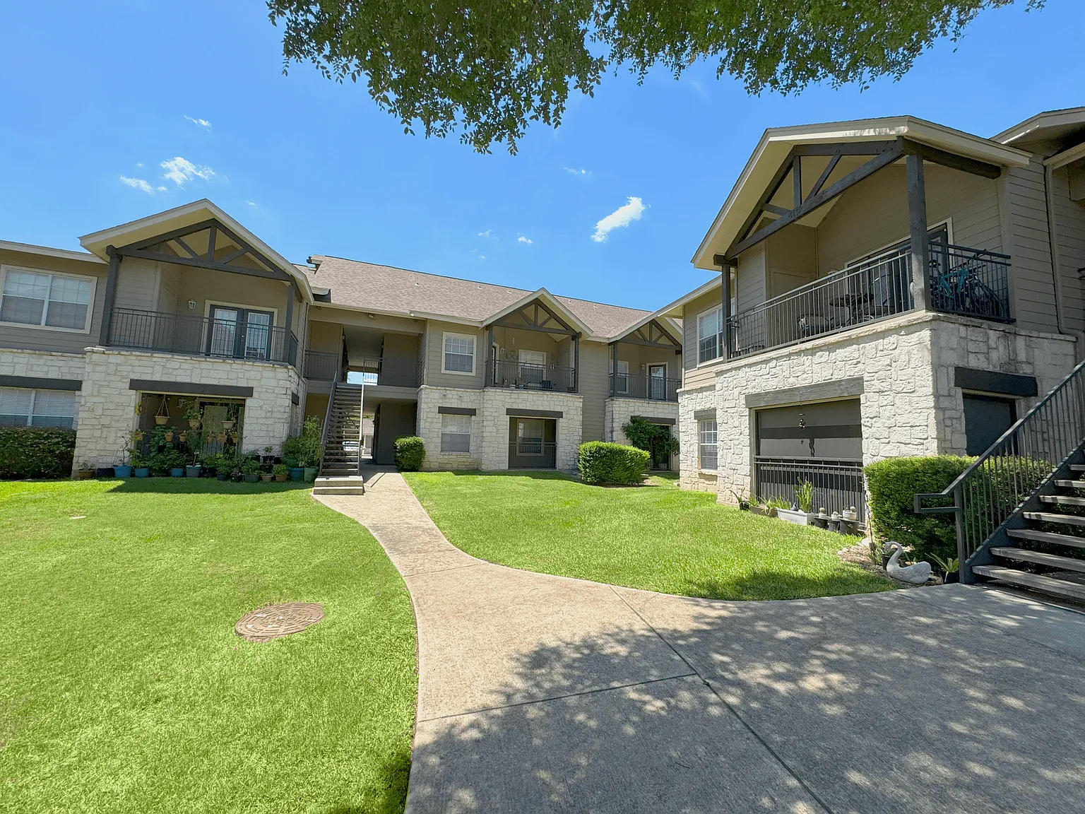 Elm Hollow Apartments — Photo 4