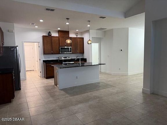 5th image of 414 Parrot Ln
