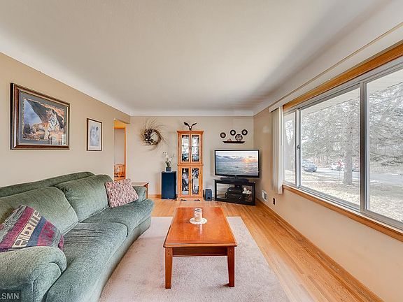 5th image of 901 9th Ave S