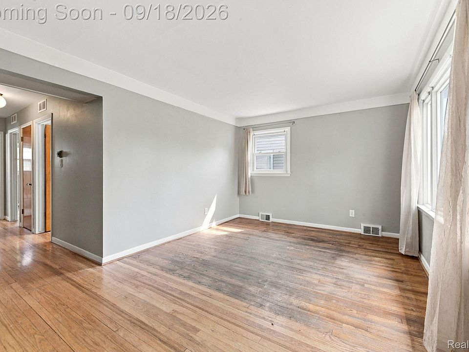 22434 Hillock Ave, photo 11